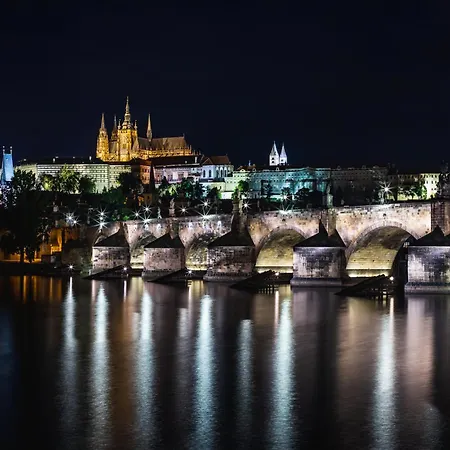 Luxury Retreat By Charles Bridge Praga
