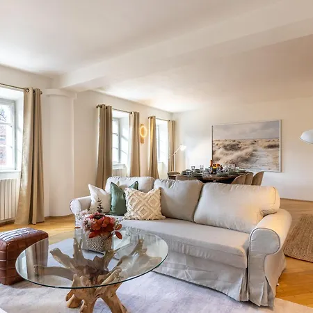 Luxury Retreat By Charles Bridge Apartmán