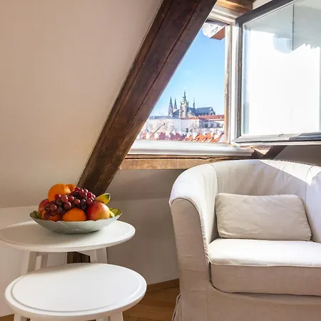 Luxury Retreat By Charles Bridge Apartmán