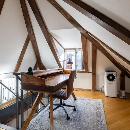 Luxury Retreat By Charles Bridge Apartmán