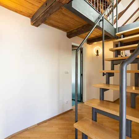 Luxury Retreat By Charles Bridge Apartmán *