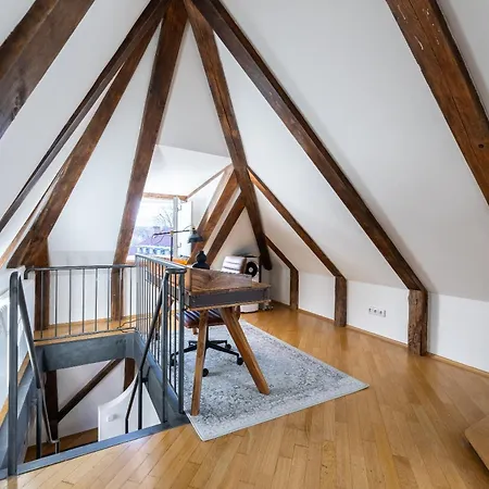Luxury Retreat By Charles Bridge Apartmán *