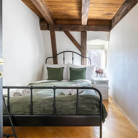 Luxury Retreat By Charles Bridge Apartmán *