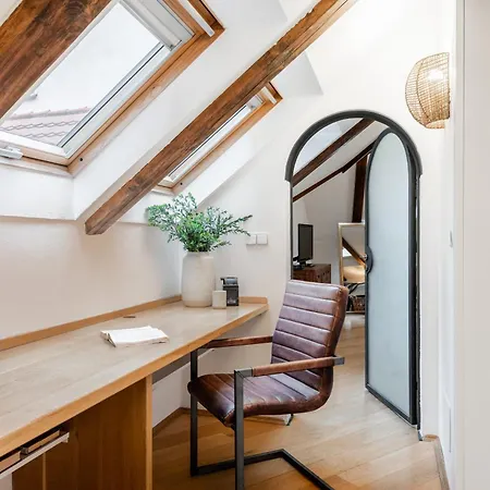 Luxury Retreat By Charles Bridge *
