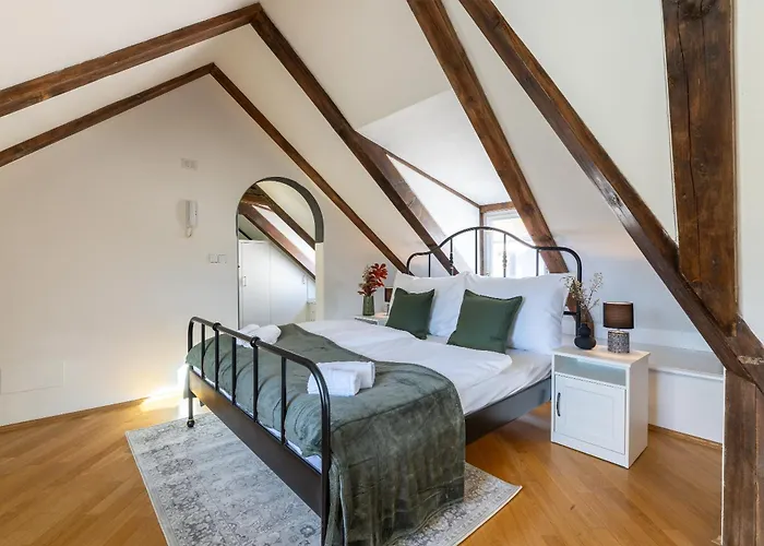 Luxury Retreat By Charles Bridge Appartement Praag
