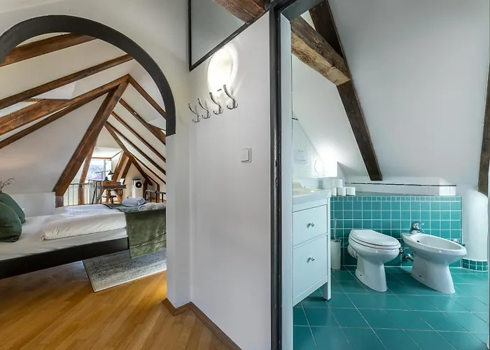 Luxury Retreat By Charles Bridge Praag