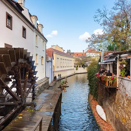 アパート Luxury Retreat By Charles Bridge プラハ